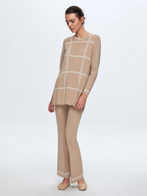 T24K-7004 / Line Detail Knitwear Trousers بنطلون تريكو بتفاصيل خطية