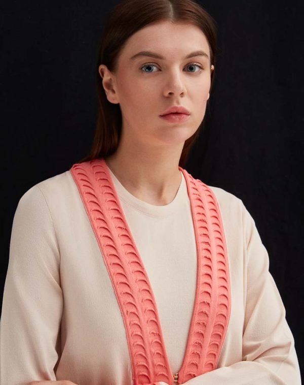 T25Y-9015/ Two Color Knitted Cardigan with Knitting Technique Set with Blouse / طقم كارديجان محبوك بلونين مع بلوزة بتقنية الحياكة - Image 4