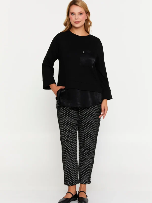 BLB26K1525 / Long-Sleeved Blouse in a Solid Color, Plain / بلوزة بأكمام طويلة بلون موحد، عادية