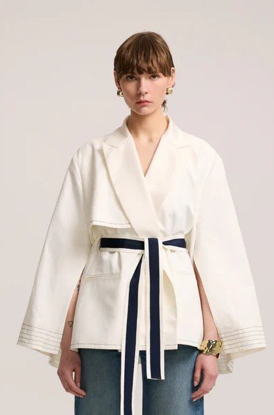 QS2541004 / White Drawstring Jacket  / سترة بيضاء برباط